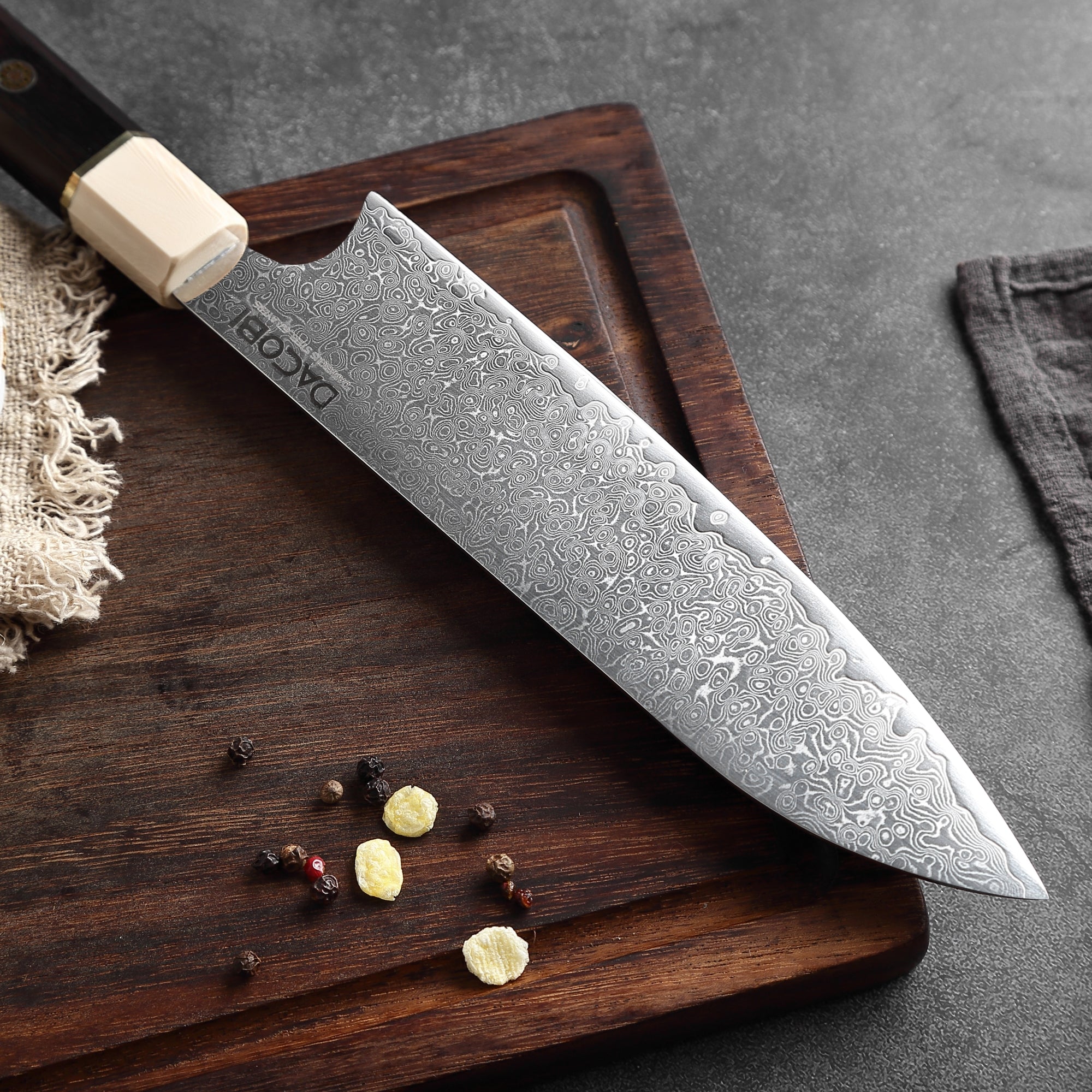 Profesionalni Santoku nož C12, 67-slojno damast jeklo - DACOBI.si
